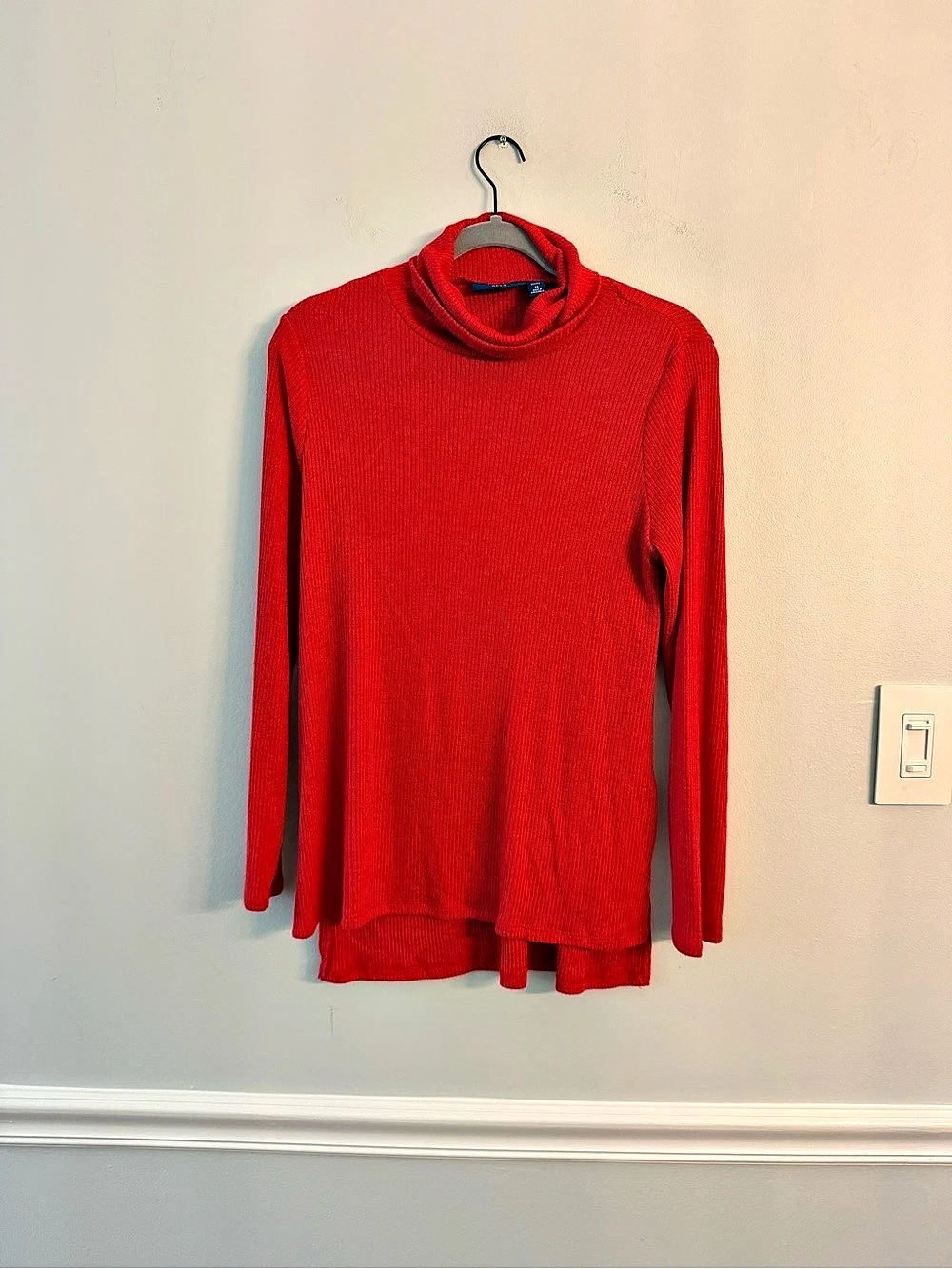APT.9 Red Ribbed Cowl/Turtle Neck Sweater Size Medium